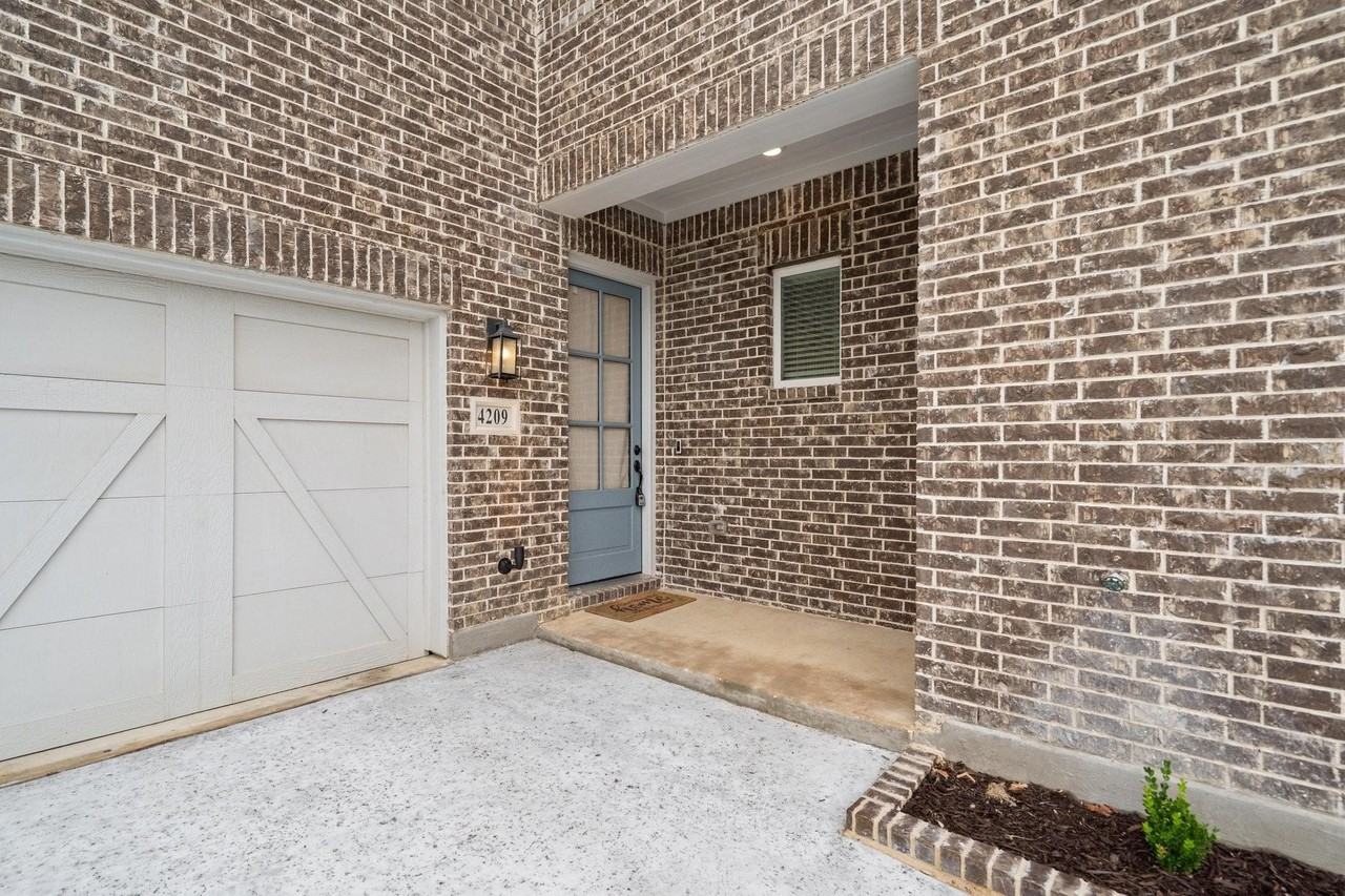 4209 Watson Way - Photo 3 of 32