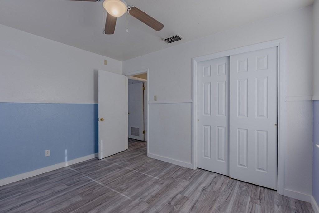 912 W 39th St - Photo 7 of 16