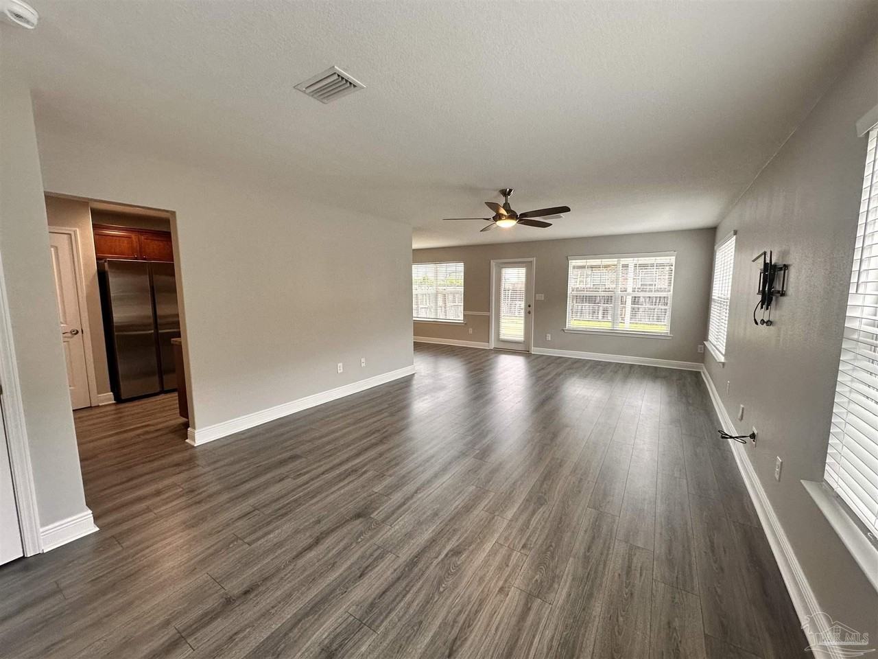 3889 Weatherstone Cir - Photo 2 of 24
