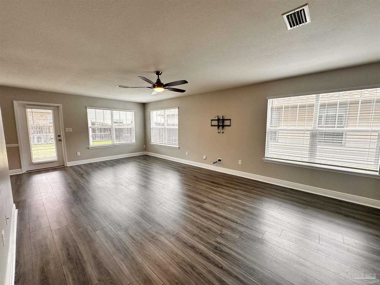3889 Weatherstone Cir - Photo 3 of 24