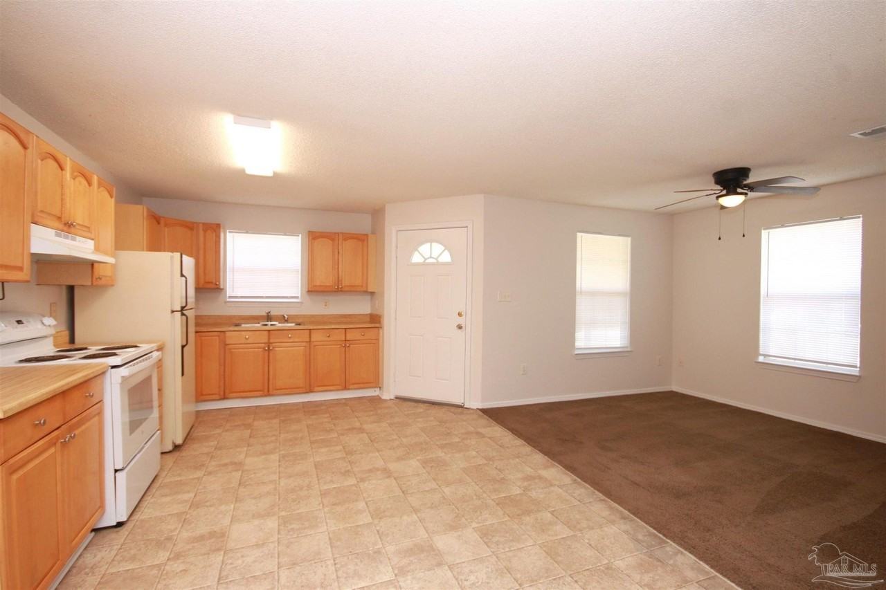 624 N G St - Photo 4 of 11