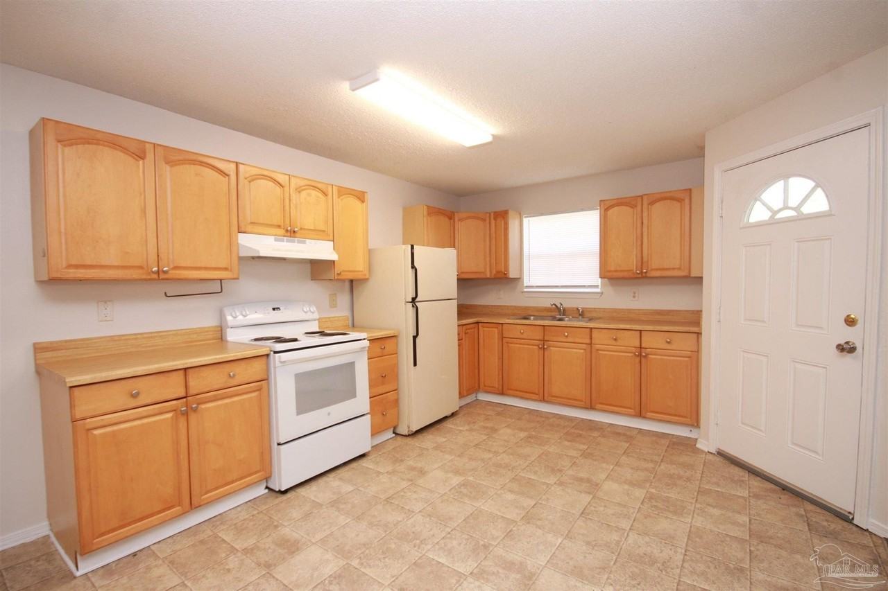 624 N G St - Photo 5 of 11
