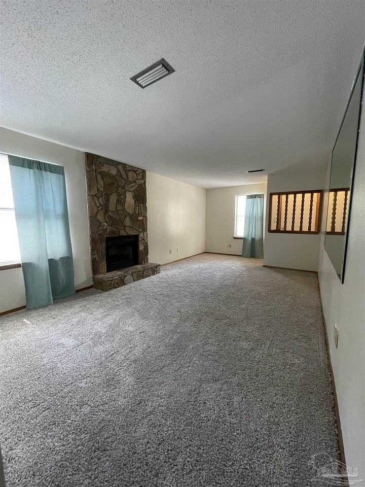 7812 Deborah Dr - Photo 5 of 20