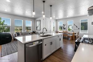 featured image of 6885 Woods Rose Dr