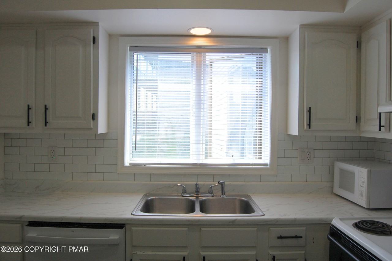 717 Main St - Photo 2 of 13
