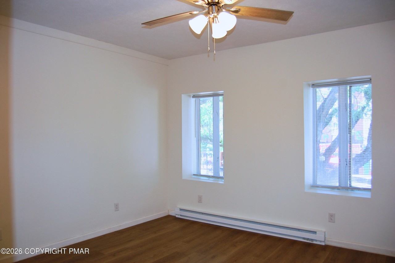 717 Main St - Photo 6 of 13