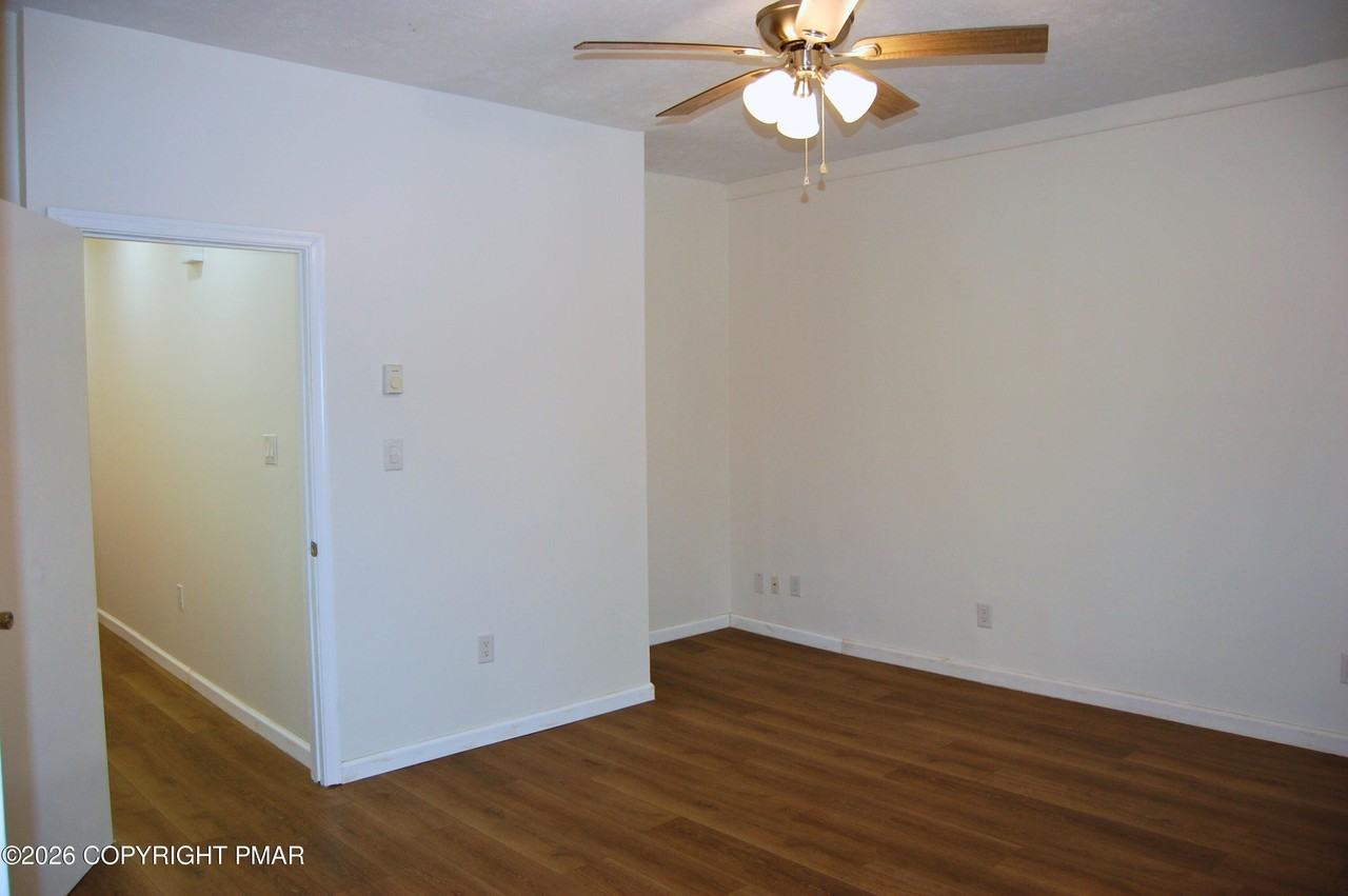 717 Main St - Photo 7 of 13