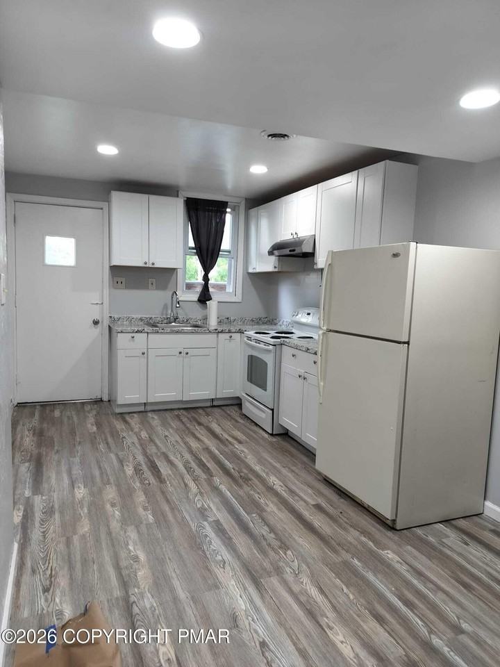 141 Grove St - Photo 6 of 24