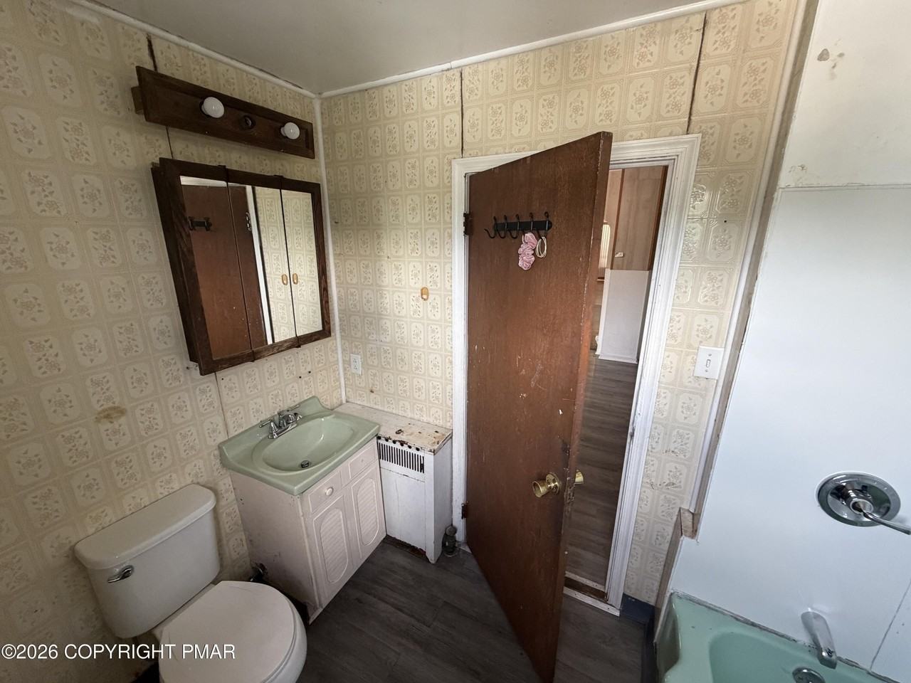 288 1/2 Hillside Ave - Photo 7 of 10