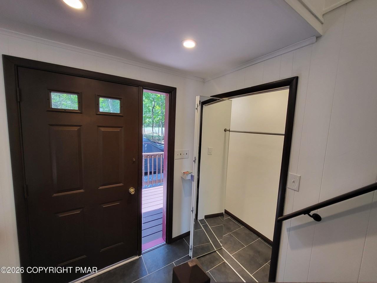 548 Clubhouse Dr - Photo 3 of 32