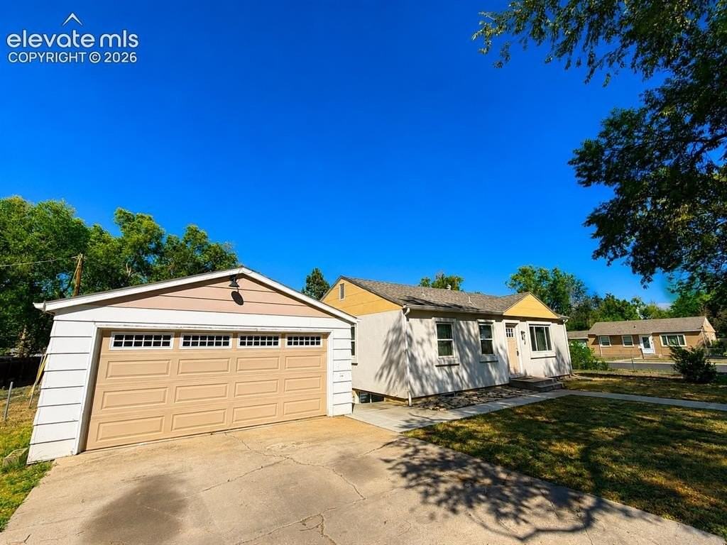 2014 S Corona Ave - Photo 2 of 14