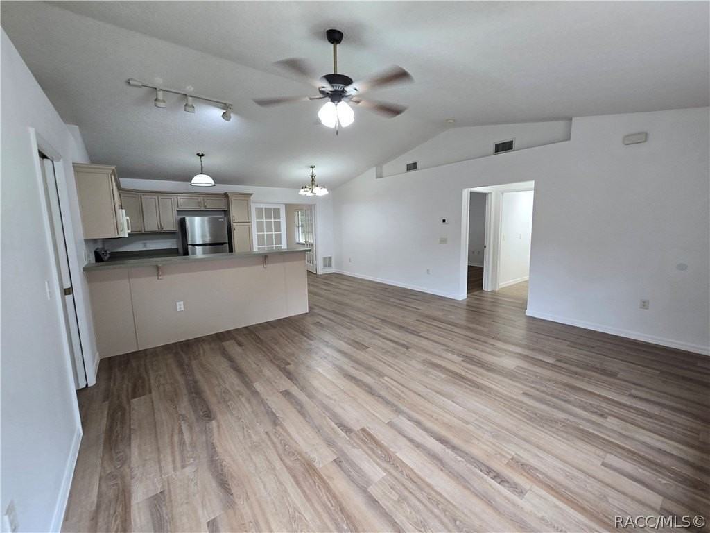 292 N Fitzpatrick Ave - Photo 3 of 24