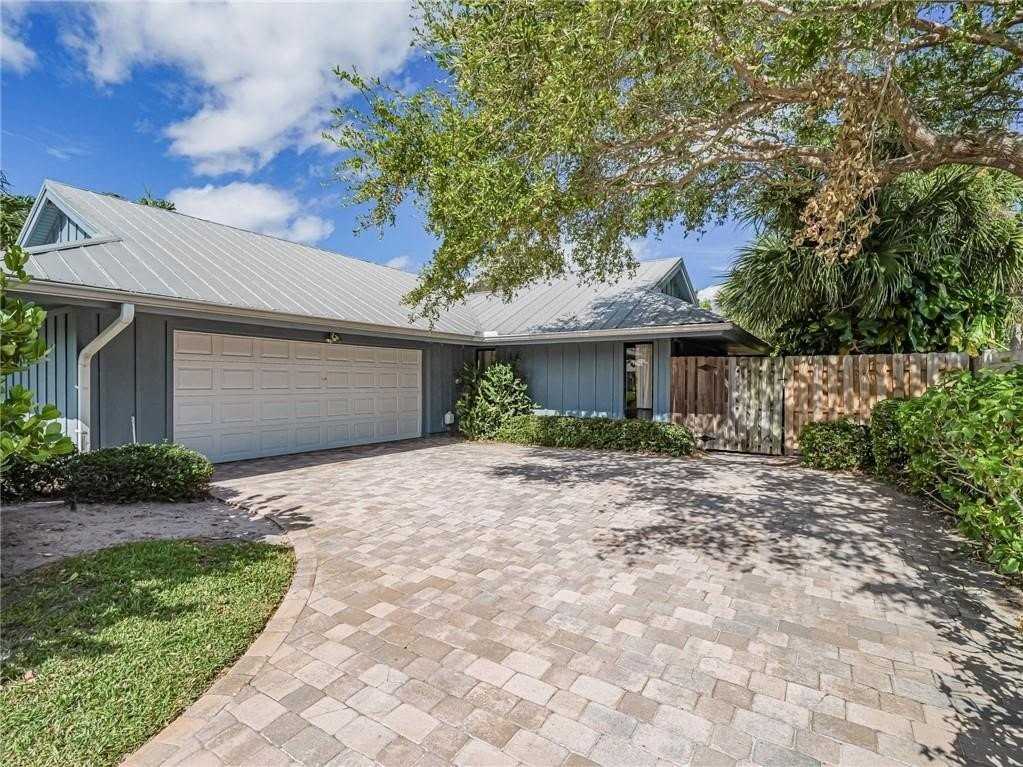 1330 Shorewinds Ln - Photo 7 of 35