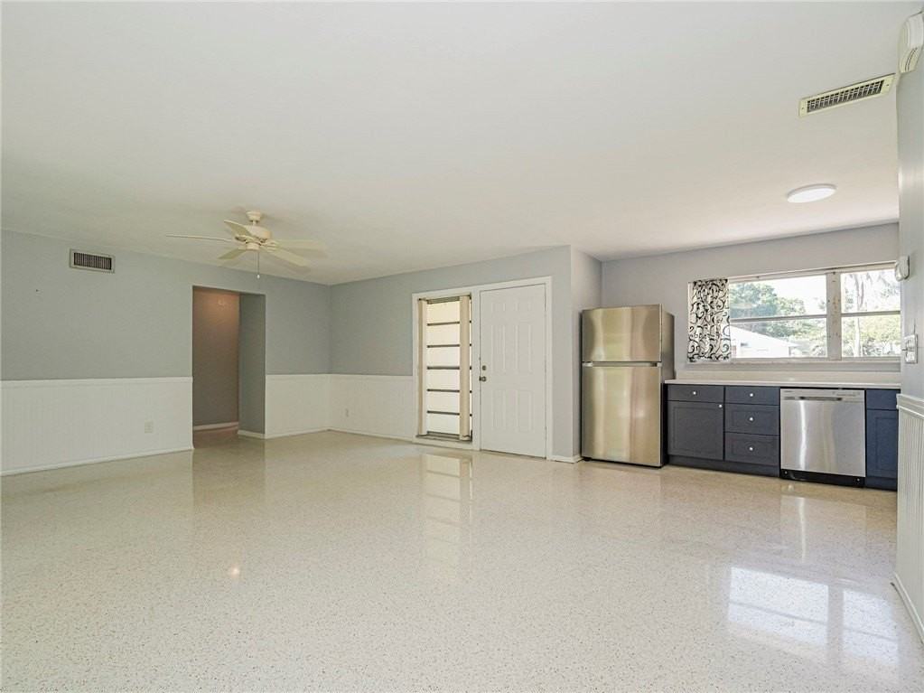 2616 15th St - Photo 4 of 31