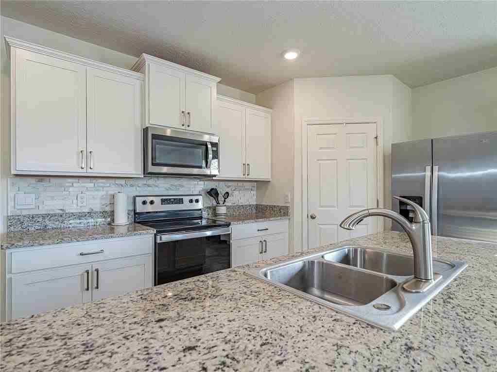 4103 Keeson Cir - Photo 7 of 35