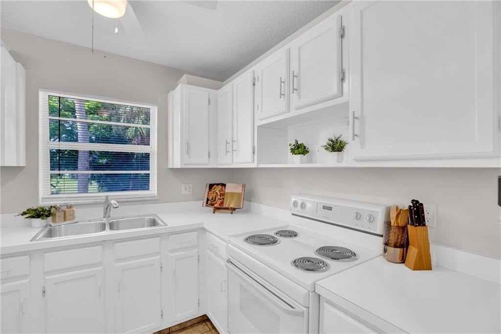 17 Vista Palm Ln #201 - Photo 2 of 34