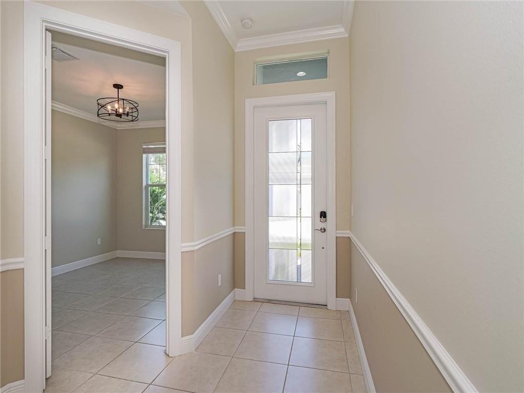 2529 Bella Vista Cir - Photo 3 of 36