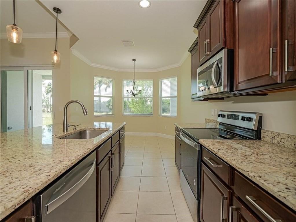 2529 Bella Vista Cir - Photo 6 of 36