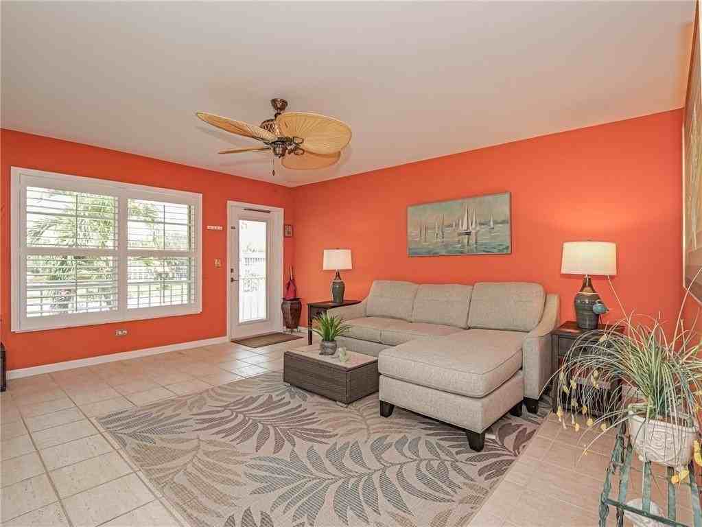 55 Woodland Dr #206 - Photo 4 of 36