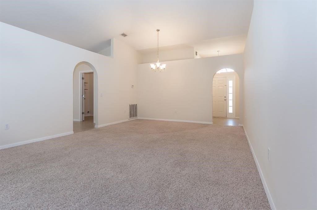141 Morgan Cir - Photo 3 of 33