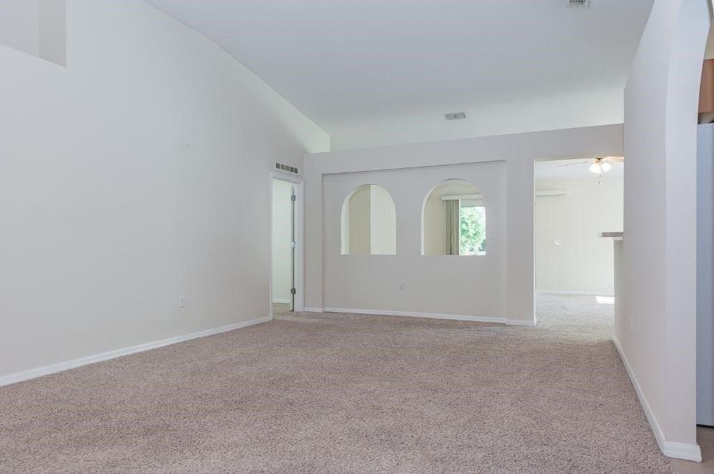 141 Morgan Cir - Photo 4 of 33