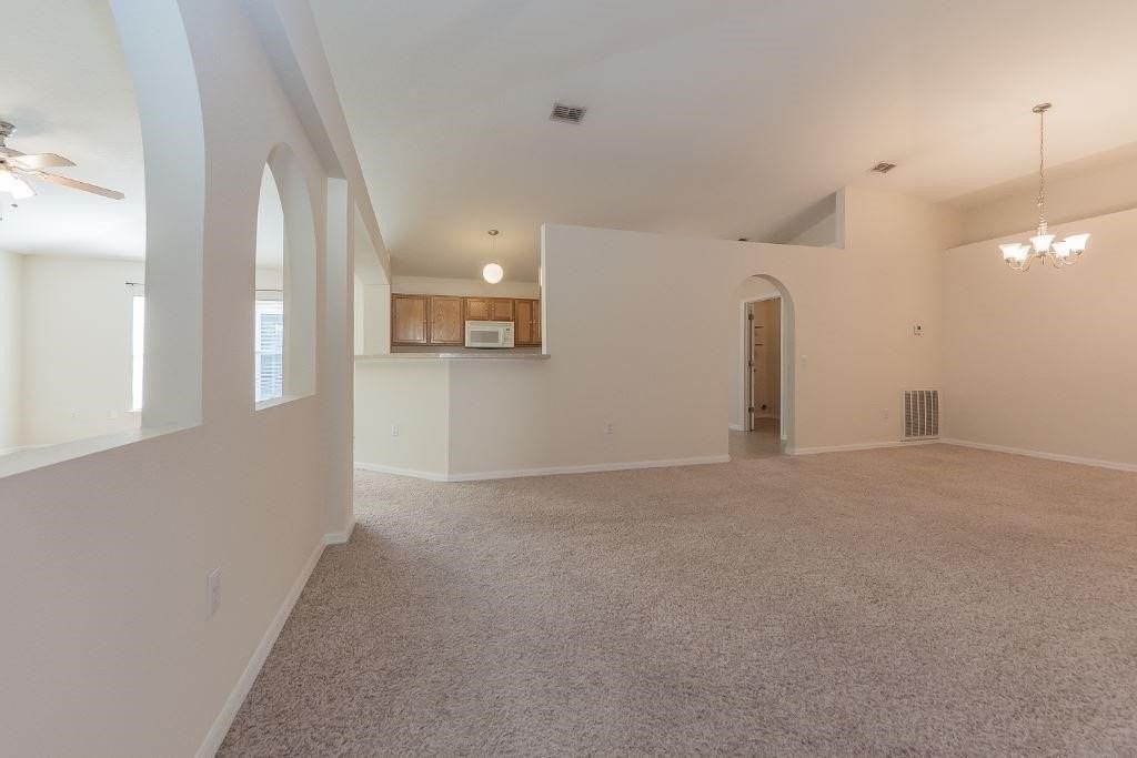 141 Morgan Cir - Photo 6 of 33