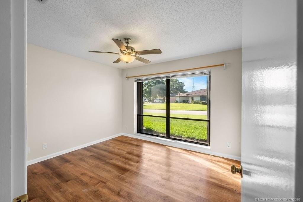 2386 Sw Creekside Dr - Photo 2 of 50