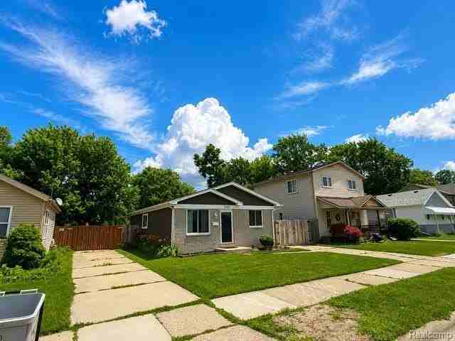 23400 Reynolds Ave - Photo 2 of 29