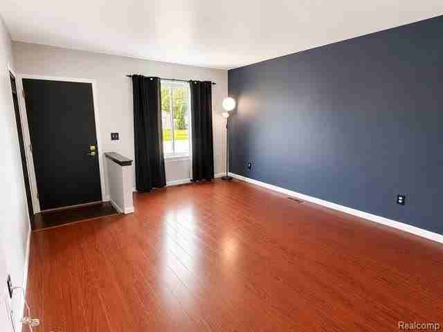 23400 Reynolds Ave - Photo 5 of 29