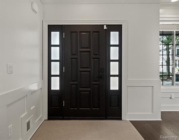 1049 Chapin Ave - Photo 5 of 41