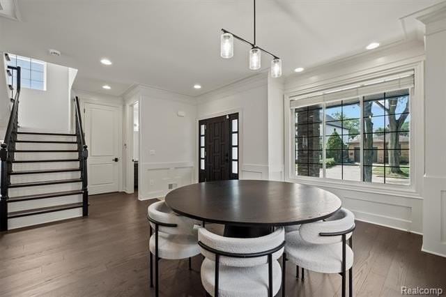 1049 Chapin Ave - Photo 6 of 41