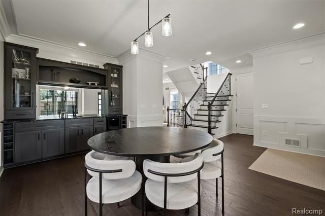 1049 Chapin Ave - Photo 7 of 41