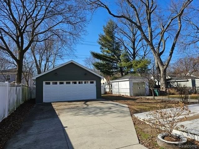310 S Connecticut Ave - Photo 3 of 28