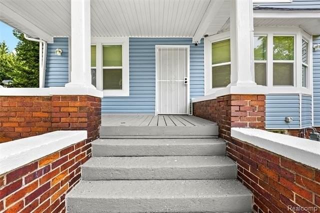 3196 Helen St - Photo 3 of 34