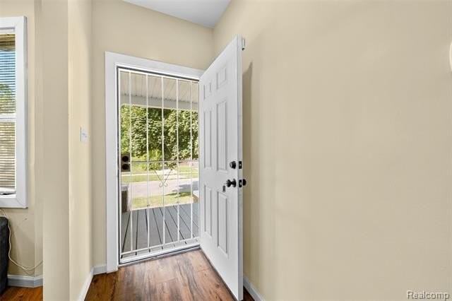 3196 Helen St - Photo 4 of 34