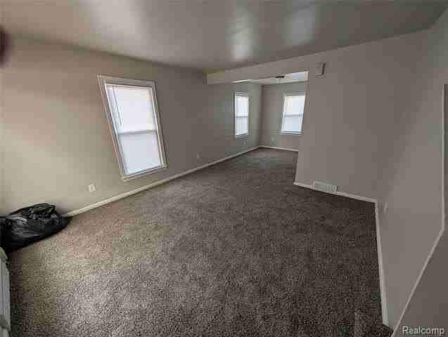 8284 Schaefer Hwy - Photo 3 of 9
