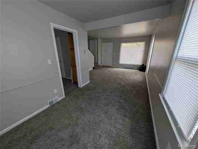 8284 Schaefer Hwy - Photo 4 of 9