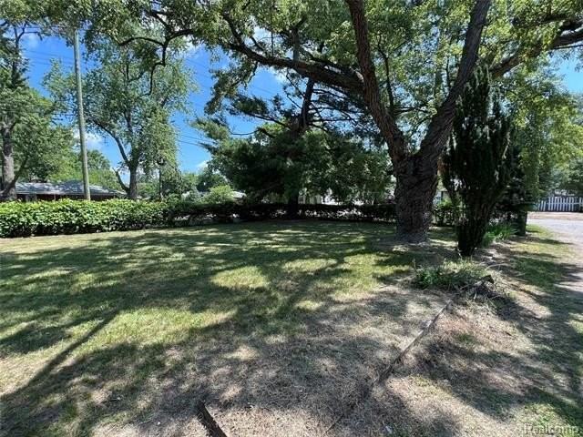 20797 Negaunee St - Photo 2 of 23
