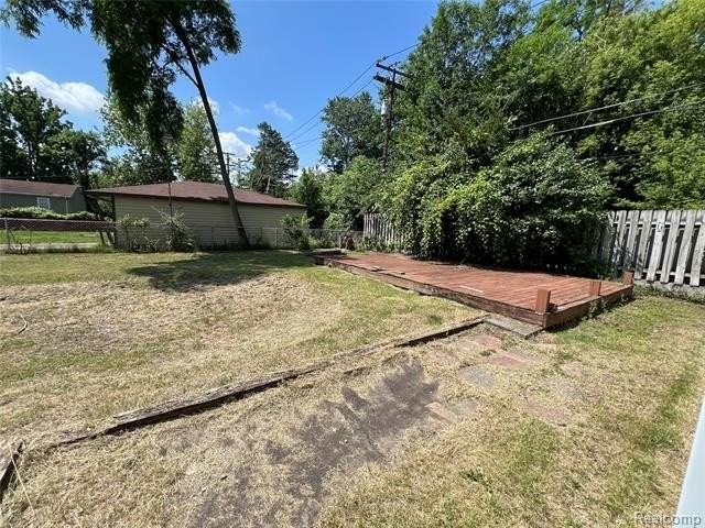 20797 Negaunee St - Photo 3 of 23