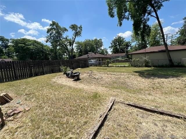 20797 Negaunee St - Photo 4 of 23