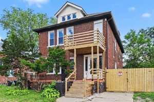 featured image of 2733 Elmhurst St