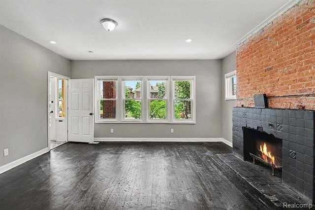 2733 Elmhurst St - Photo 5 of 14