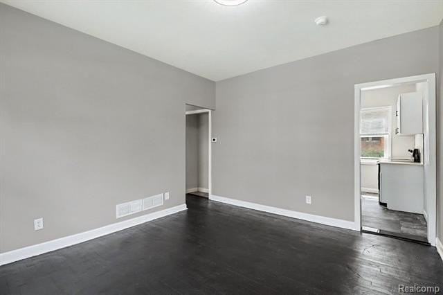 2731 & 2733 Elmhurst Street - Photo 6 of 14
