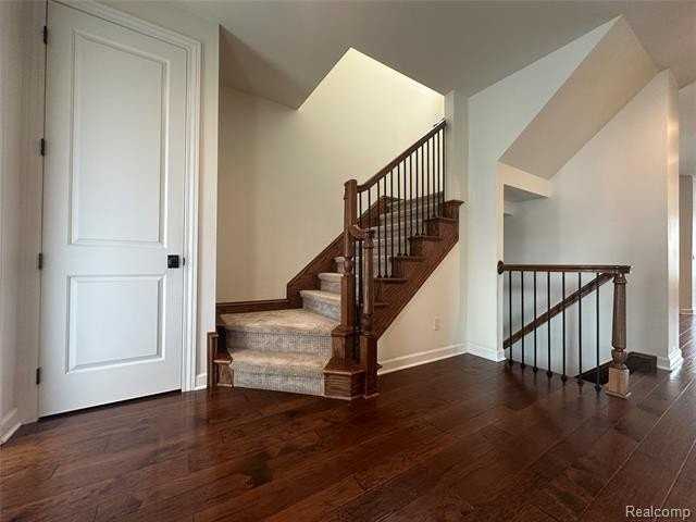 1555 Ruffner Ave - Photo 4 of 48
