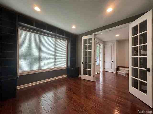 1555 Ruffner Ave - Photo 6 of 48