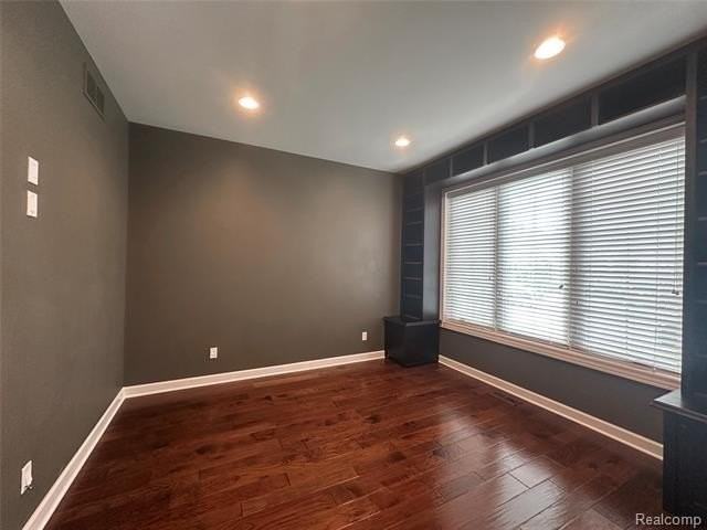 1555 Ruffner Ave - Photo 7 of 48