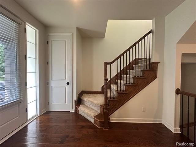 1555 Ruffner Ave - Photo 5 of 49