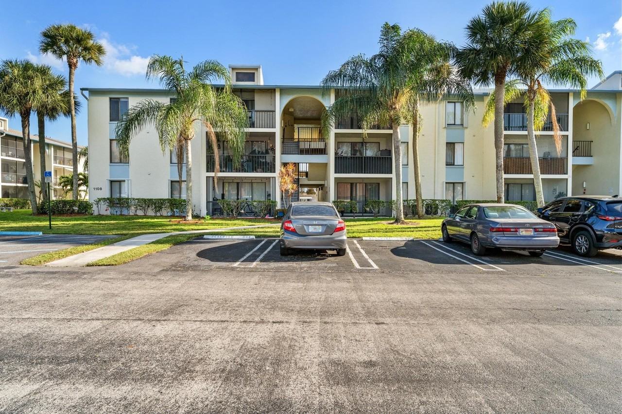 1108 Green Pine Blvd #A3