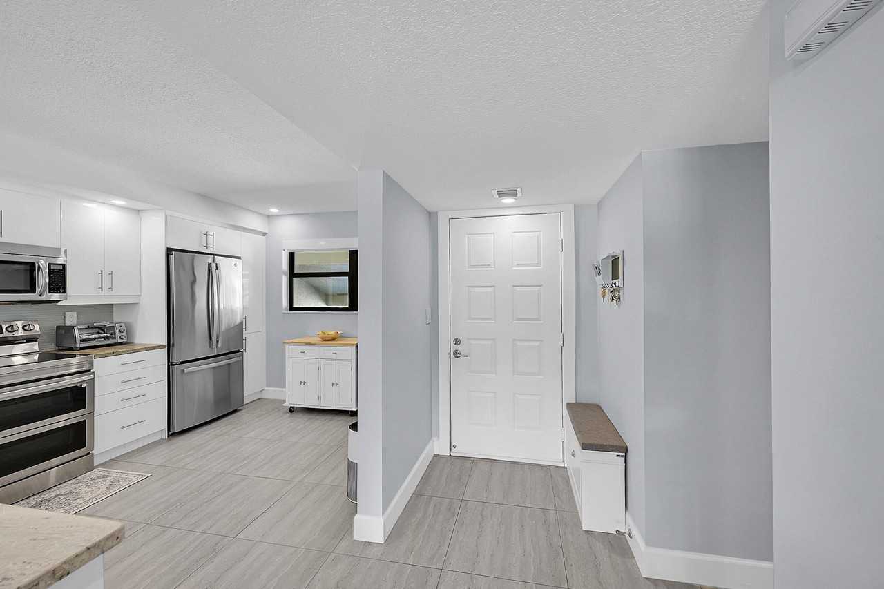 12870 Briarlake Dr #201 - Photo 5 of 34