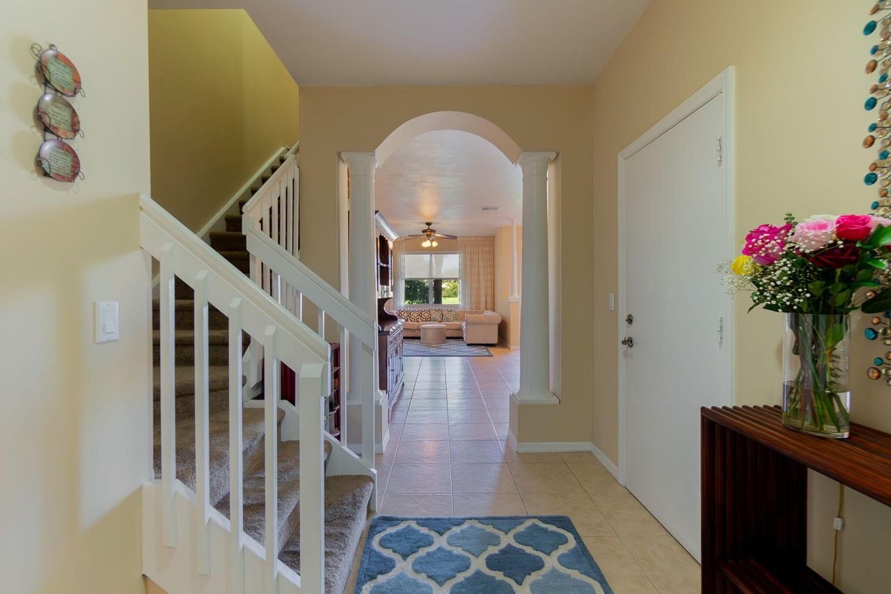 213 River Bluff Ln - Photo 3 of 28
